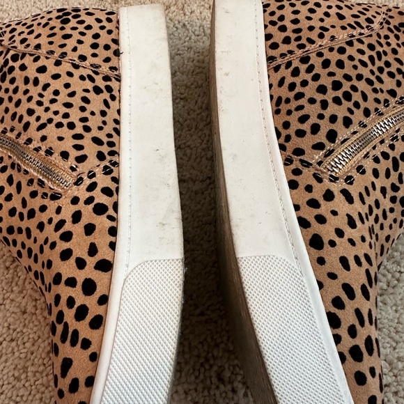 Soda wedge, zippered sneaker. Casual, comfy, worn once - Picture 2 of 2